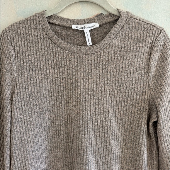BCBGeneration Layered Peplum Crewneck Sweater Shirt Tan White Bell Sleeve Sz Sm - Picture 3 of 7